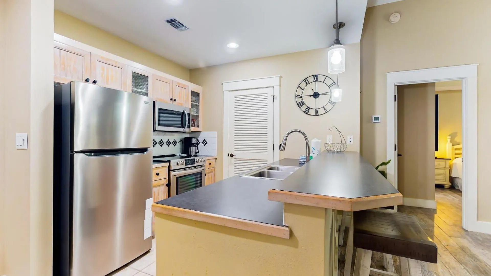Baytowne Wharf - Pilot House #115/#117 Combo Apartment Destin