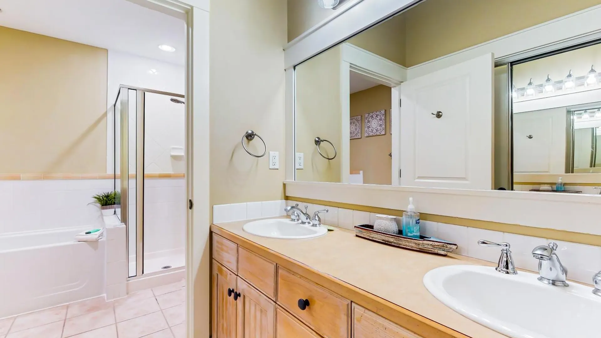 Baytowne Wharf - Pilot House #115/#117 Combo Apartment Destin