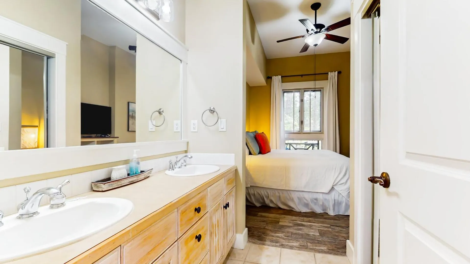Baytowne Wharf - Pilot House #115/#117 Combo Apartment Destin