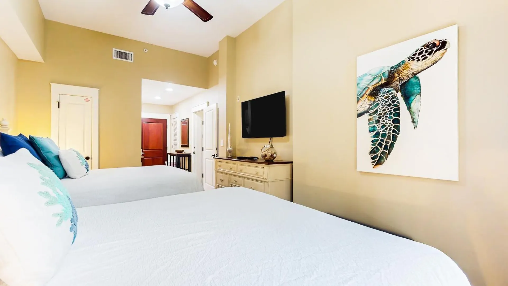 Baytowne Wharf - Pilot House #115/#117 Combo Apartment Destin